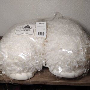 Azalea Wang Lawson White Fluffy Slippers 11/12